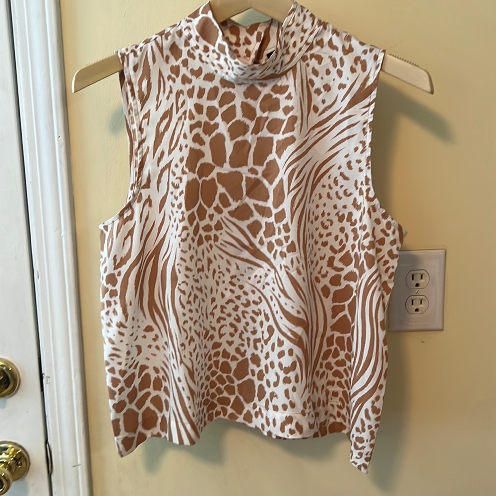 Sleeveless Ann Taylor top.100% polyester.